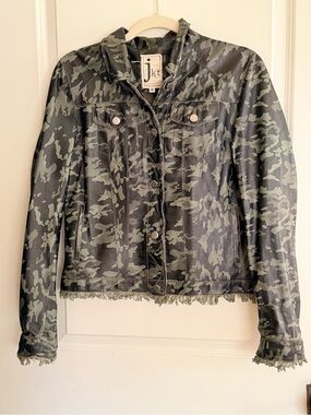 JKT Olive Camo Women's Jacket Size M